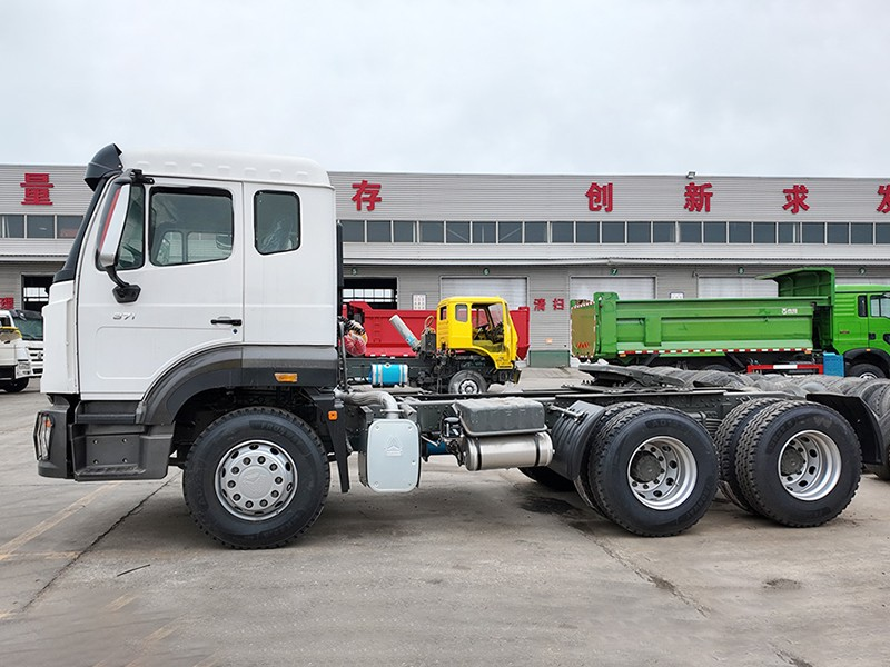 HOWO NX Used 6x4 Tractor Truck Factory